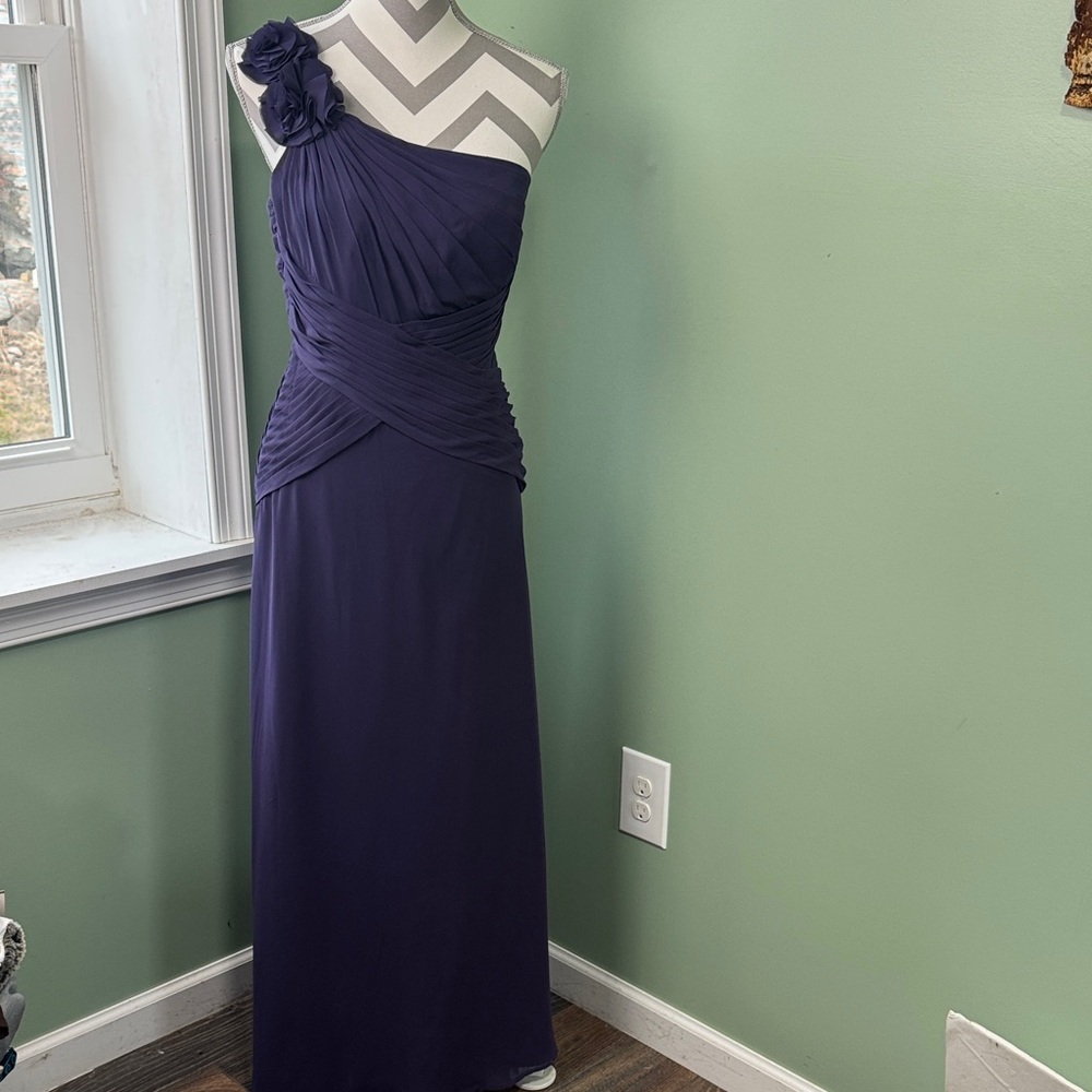 David's Bridal One-Shoulder Gown in Purple size 6